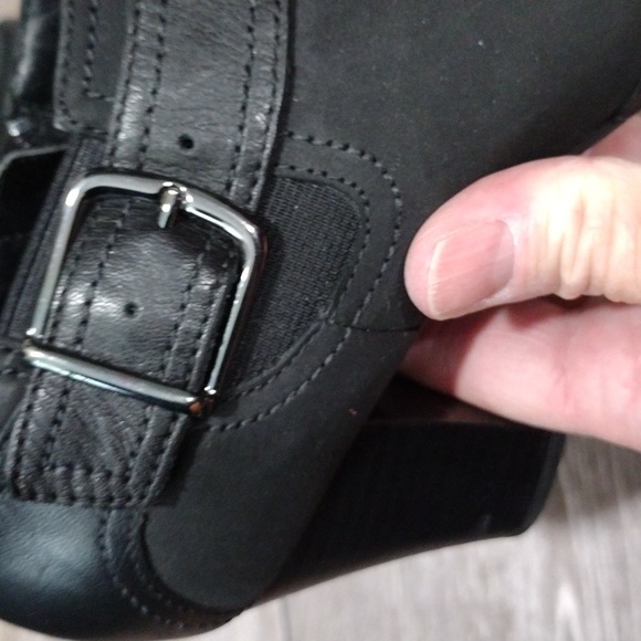 Clarks Artisan black leather zip ankle boots. Size 8. Mint condition - Picture 4 of 12